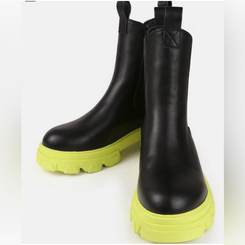 NIB Women Size 6 Contrast Sole Chunky Mid Ankle Boots In Black With Lime Soles - Picture 2 of 15